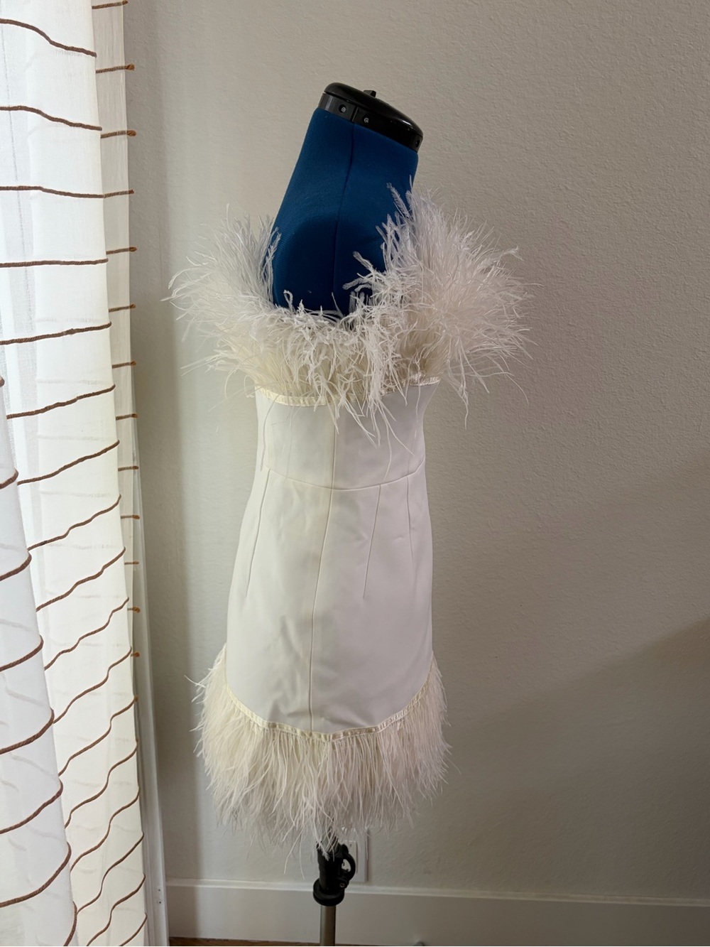 NEW! Bronx and Banco Lola Blanc Mini Feather Dress in White Size S - Picture 5 of 16
